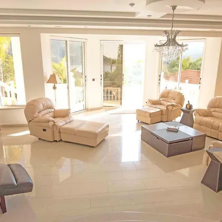 Luxury Cy Akrounta