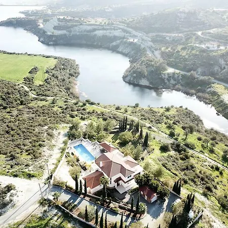 Luxury Cy * Akrúnda
