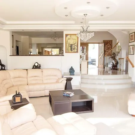 Luxury Cy Villa *